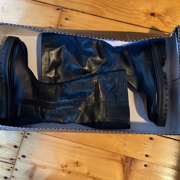 Charles David leather boots - Picture 1 of 6